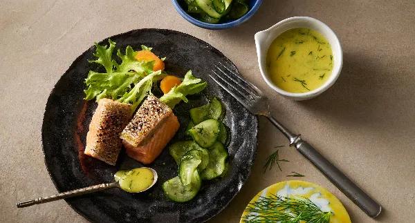 Hiillostettua kirjolohta lasimestarin tapaan, mummonkurkkua ja tilli-sinappikastiketta