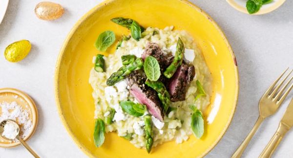 Paistettu lampaan ulkofilee & parsa-fetarisotto