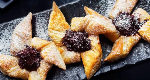 Itsetehdyt joulutortut ja taatelihillo