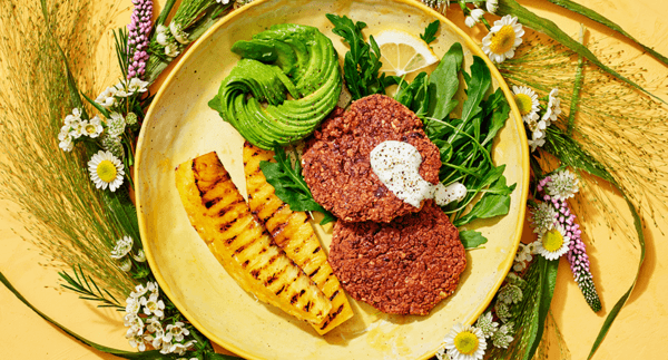 Papupihvit grillatulla ananaksella ja avokadolla