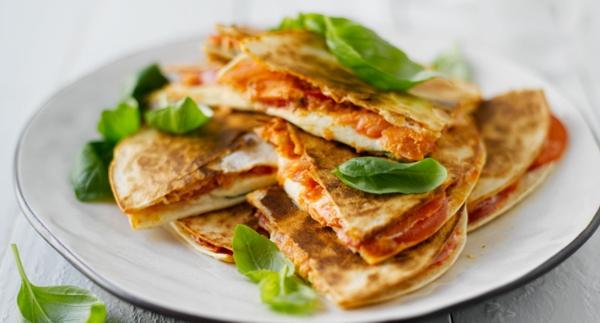 Kylmäsavulohi-pesto-quesadillat grillissä