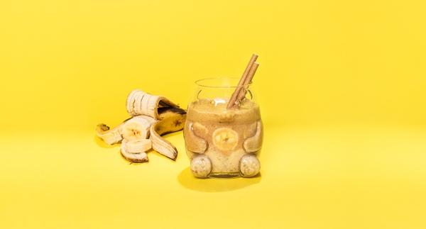 Raakapuuro-maapähkinävoismoothie