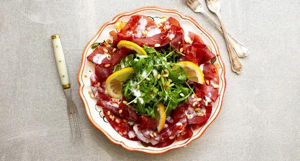 Bresaolaa ja chilikastiketta