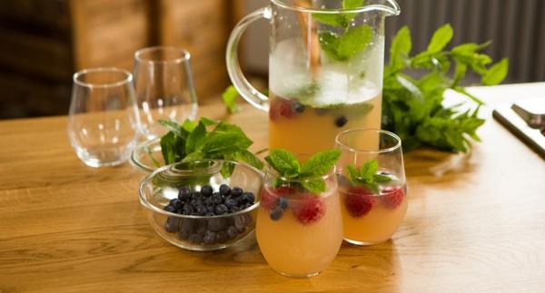 Iloinen jääpalajuoma