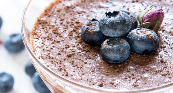 Raakasuklaa avokado mousse