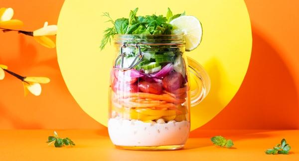 Rainbow salad pots / sateenkaarisalaattipurkit