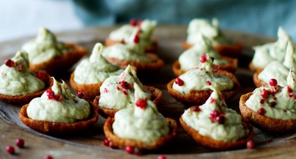 Ruissipsit ja lohi-avokadomousse