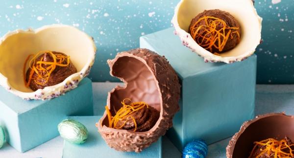 Suklaa-mämmimoussella täytetyt jättisuklaamunat