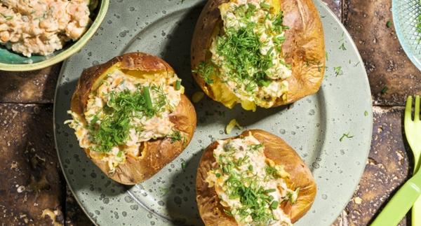 Vegaaninen kikhernetahna ja uuniperunat