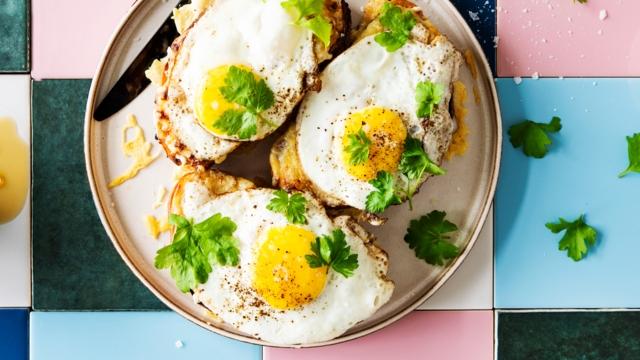 Croque madame joulukinkusta