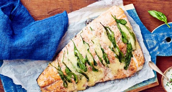 Pinaattinen uunilohi ja sitruunainen lohi salaattiin