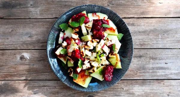 Grillattu Juusto-hedelmäsalaatti