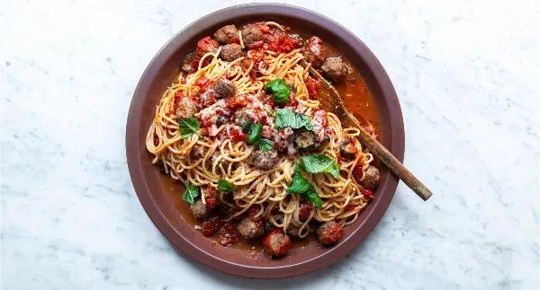 Polpette e verdure – spaghetti lihapullilla ja vihanneksilla