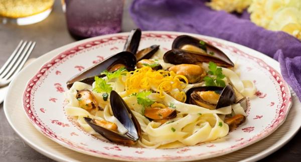 Simpukoita ja tagliatelle-pastaa
