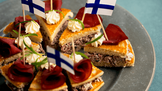 Blinit pororouhetäytteellä