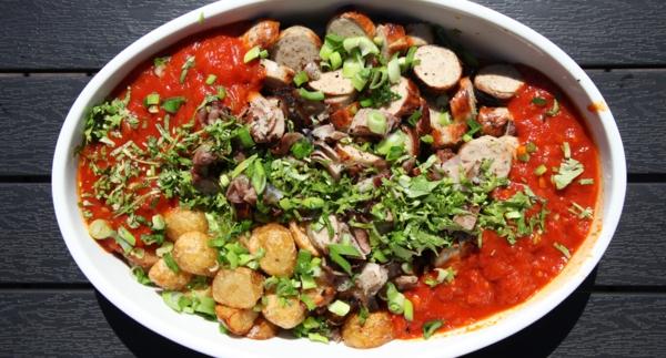 Currywurst makkaraperunapannu