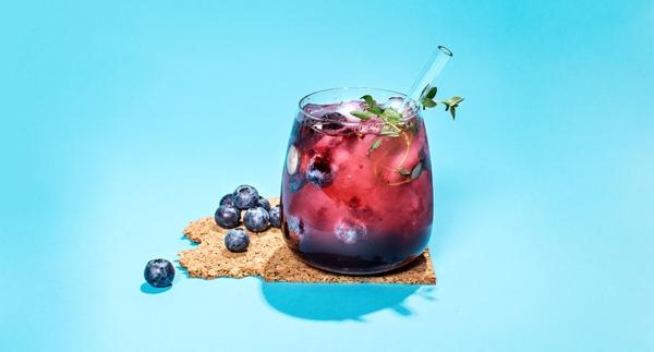 Mustikka & timjami -fizz